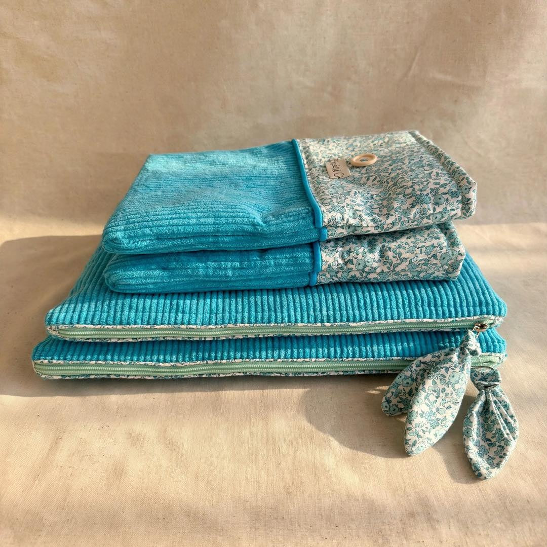 Pochette ordinateur fait main – Velours & Liberty turquoise