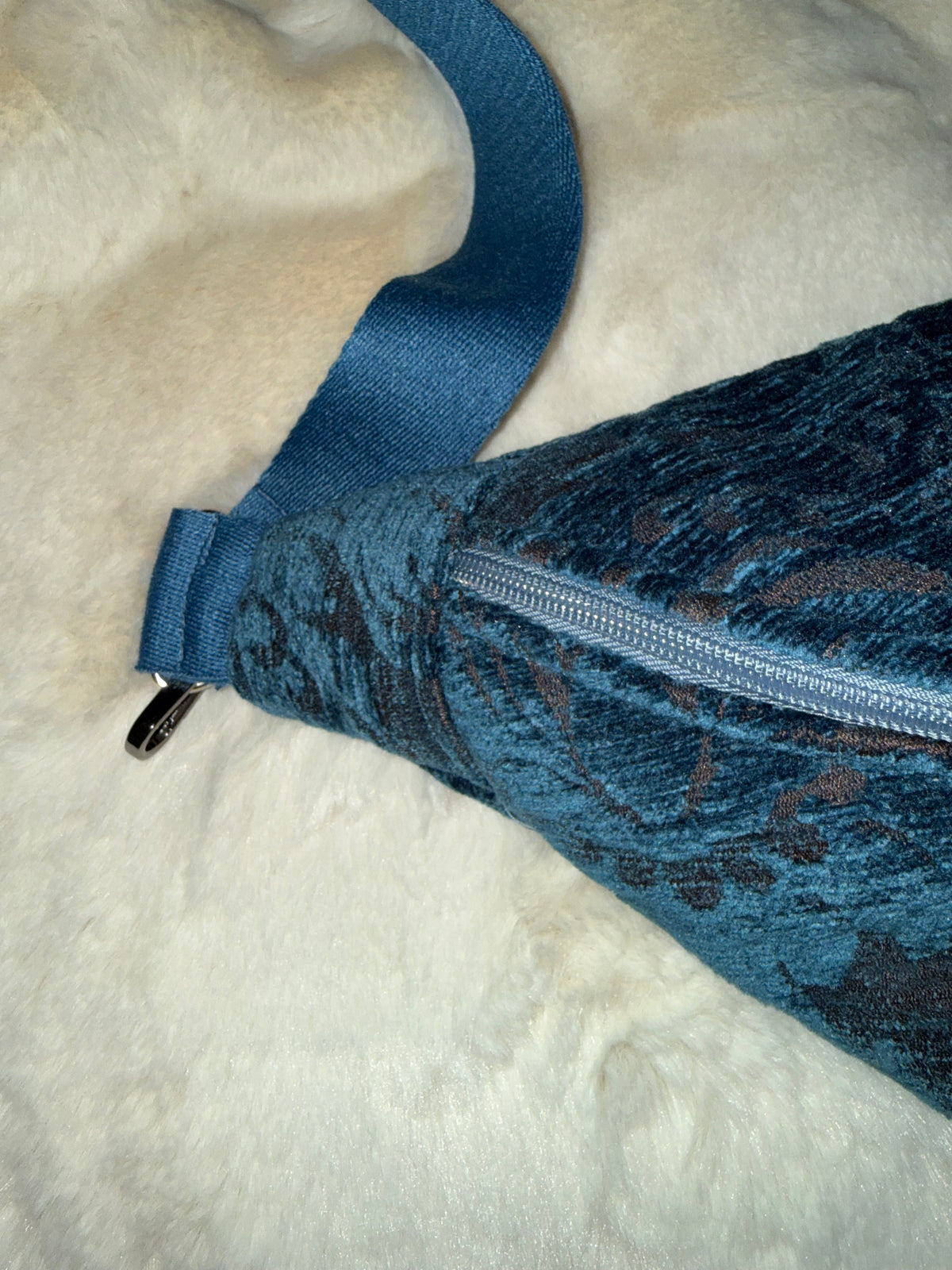 Sac banane XL bleu ,bleu pétrole , velours damassé