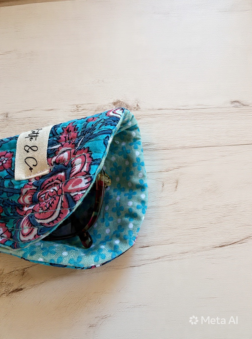 étui à lunette block print matelassé turquoise et rose