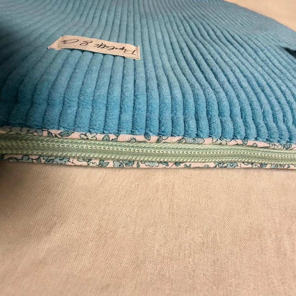 Pochette ordinateur fait main – Velours & Liberty turquoise