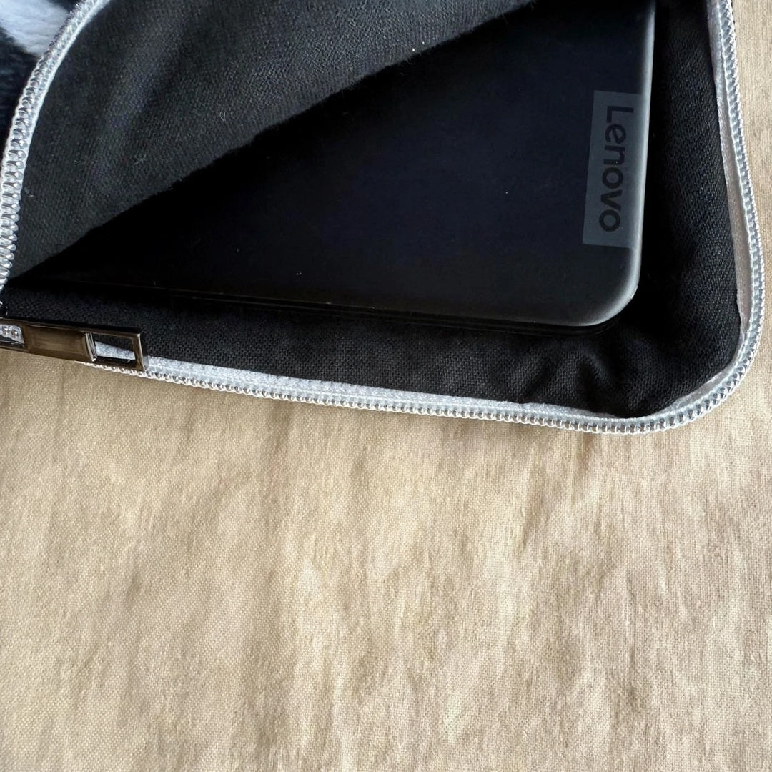 Pochette ordinateur 15 pouces – Fausse fourrure zèbre – Fait main – Laptop sleeve 15'' – Cadeau femme original