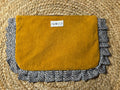 Pochette à froufrous moutarde et léopard