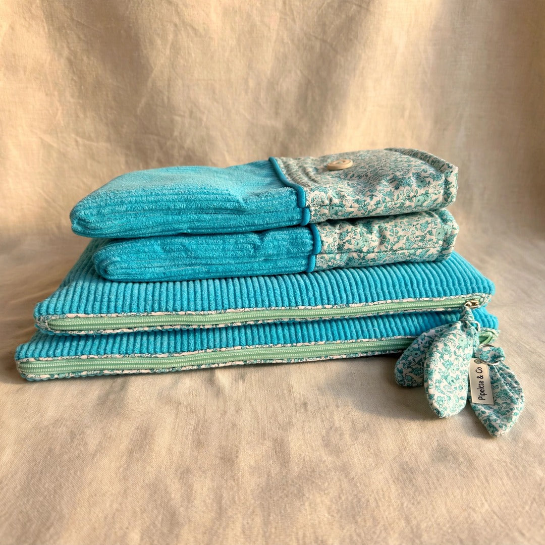 Pochette à livre broché – Velours côtelé turquoise & Liberty fleuri