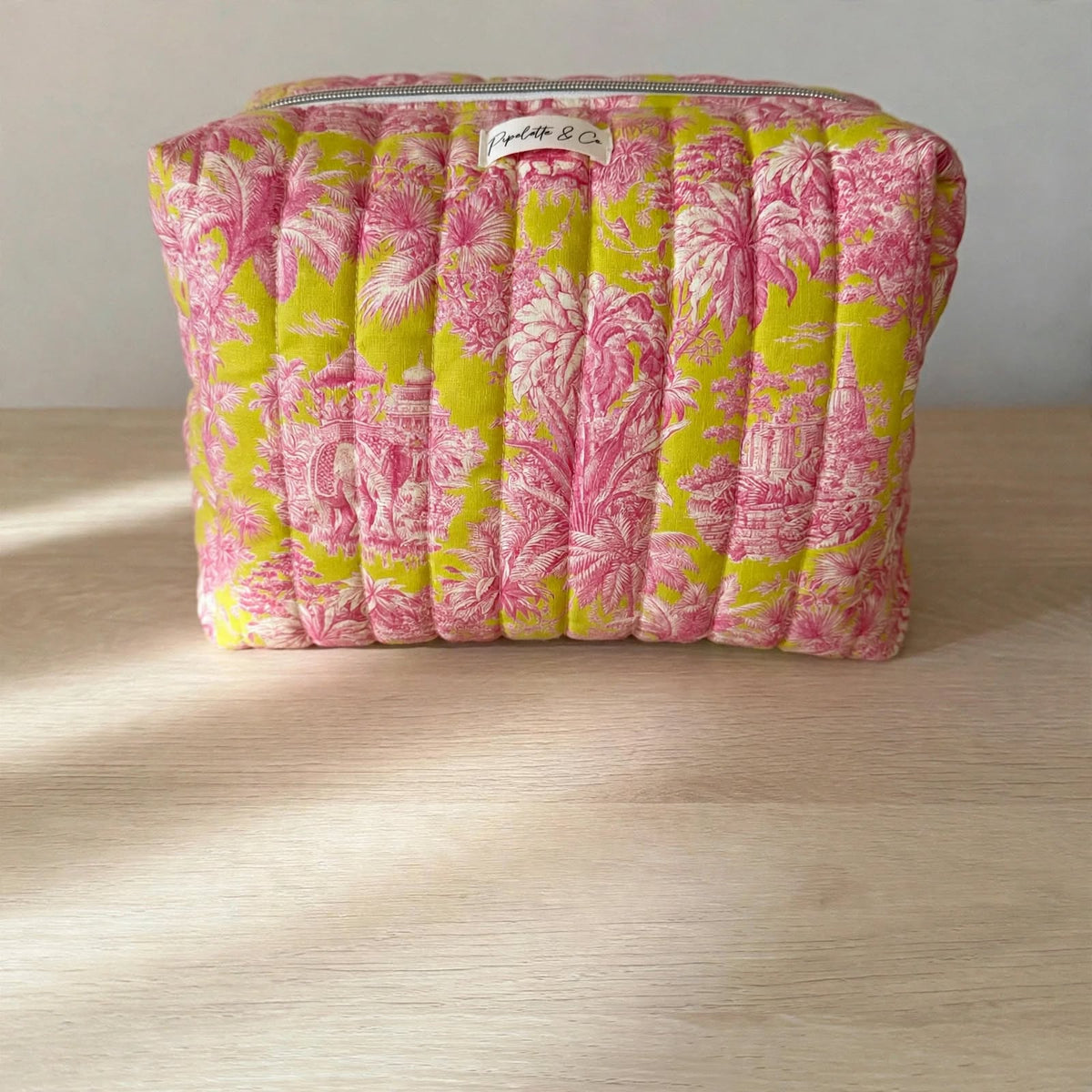 Trousse de toilette matelassée en toile de Jouy rose et jaune