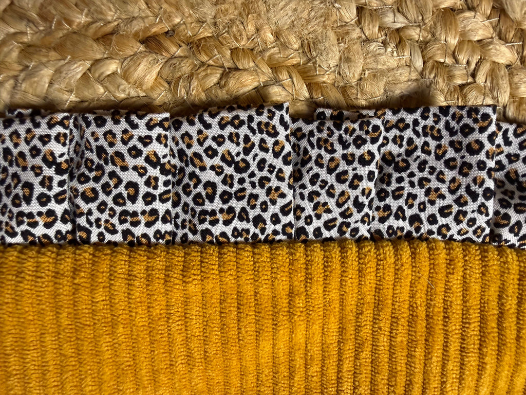 Pochette à froufrous moutarde et léopard