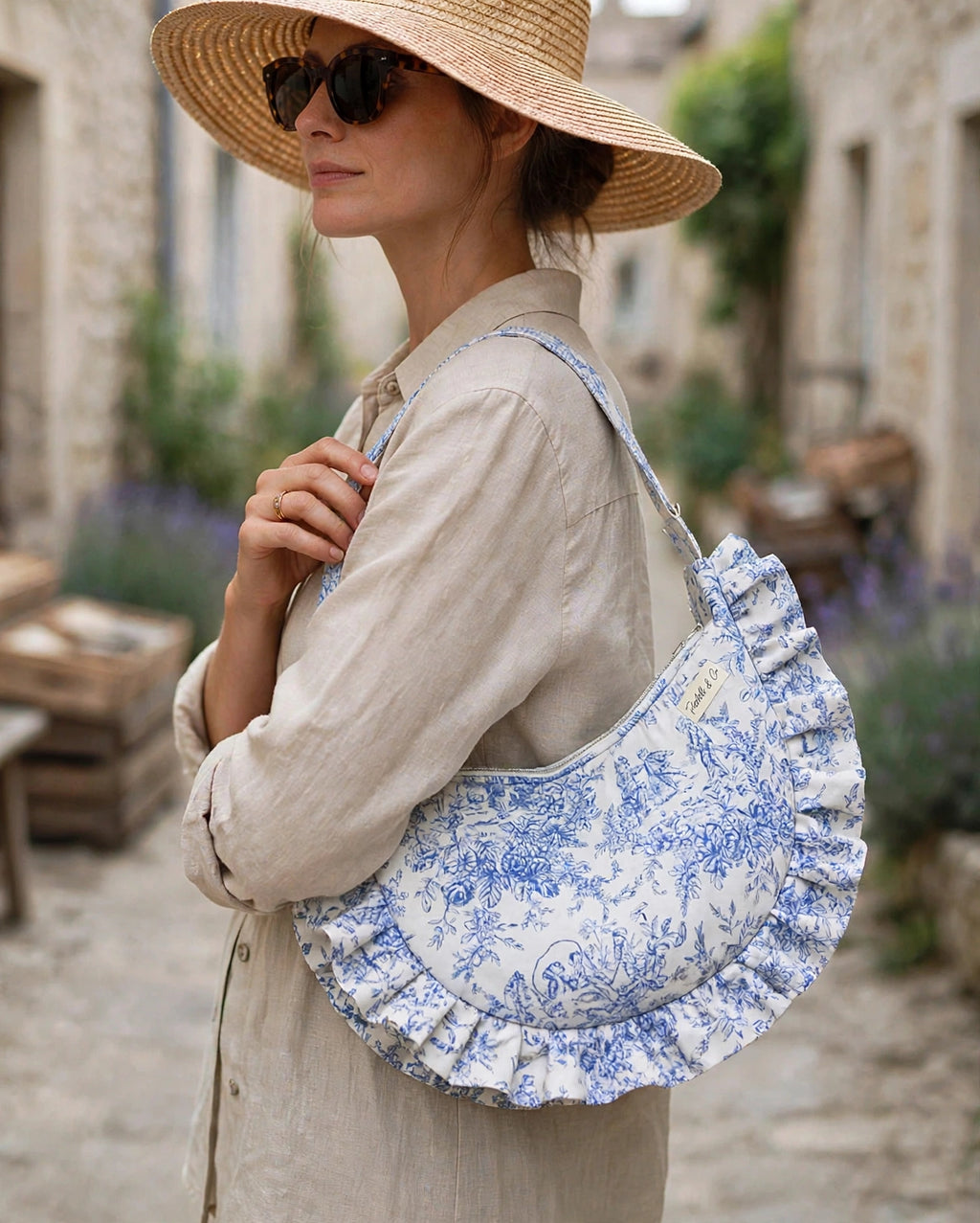 Sac Demi-Lune à Froufrous en Toile de Jouy - Motif Bucolique (40x20 cm) - Fait Main
